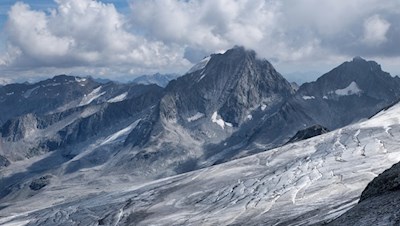 Zu unseren Füßen liegt der beeindruckende Rieserferner