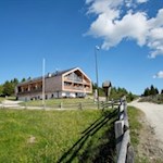 Die beliebte Starkenfeldhütte auf der Rodenecker Alm