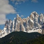 Der Bergbauernweg wartet mit malerischen Blicken auf die Villnösser Geisler auf
