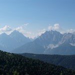 Blick auf die Sextner Rotwand, den Elferkofel, die Drei Zinnen und den Haunold