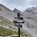 Schließlich zweigt rechts der Weg Nr. 516 zur Latemarhütte ab