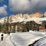 Winterwandern vor der Kulisse des Rosengarten zur Frommer Alm