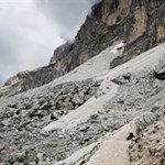 Im sanften Auf und Ab schlängelt sich der Hirzelsteig Richtung Kölner Hütte