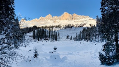 Blick über den Karersee auf den Rosengarten