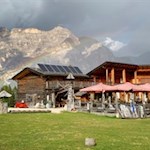 Auf dem Rückweg lädt die Saraghes Hütte zur Einkehr