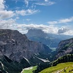 Blick auf den wolkenumrankten Langkofel