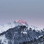 Die Hohe Gaisl leuchtet in der Abenddämmerung
