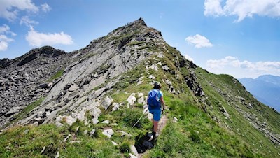 Zuletzt folgt der Anstieg über die steile Felsflanke der Kleinen Kreuzspitze