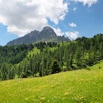 Mit Blick auf den Peitlerkofel zur Vaciara Hütte
