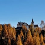 Das-pittoreske-Höhenkirchlein-Heiligkreuz