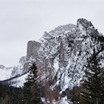 Die hochaufragenden Felsen des Langentals