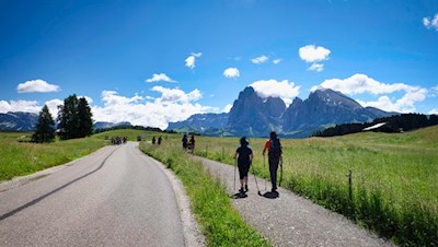 Auf dem ebenen Wanderweg Nr. 3 in Richtung Schgaguler Schwaige