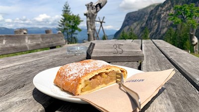 Apfelstrudel der Tschafonhütte