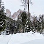 Während des Anstiegs eröffnen sich malerische Ausblicke auf die Villnösser Geisler