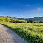 Vor bezaubernder Kulisse hinab nach Compatsch