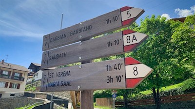 Die Wanderung von Kollmann zur Verena Kirche ist mit 1:40 h ausgeschildert