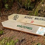 Der Kräuterweg zur Riesa Alm ist gut ausgeschildert