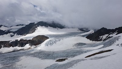 Mitten in Schnee und Eis