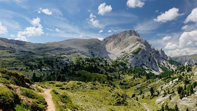 Der Seekofel prägt die Landschaft um den Pragser Wildsee