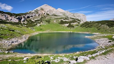 Il lago di Limo sullo sfondo del Col Bechei