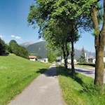 Der erste Teil der Strecke führt die Straße entlang