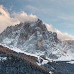 Blick auf den wolkenumrankten Langkofel