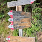 Zuletzt steigt der Weg Nr. 4 nach St. Jakob an