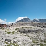 Die Büllelejochhütte ist die kleinste und zugleich höchstgelegene Schutzhütte in den Sextner Dolomiten