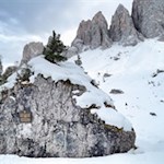 Auf dem Adolf Munkel Weg kommt man den Felswänden der Geisler sehr nahe