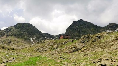Die Tiefrastenhütte am Fuße der Hochgrubbachspitze