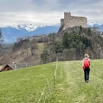 Vor der Kulisse der Michelsburg zurück nach St. Lorenzen
