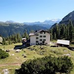 Von der Gardenacia Hütte steigt der Weg Nr. 1A in Richtung Col Plö Alt an 