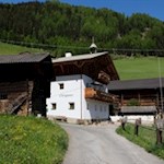 Am-Obergasserhof-trifft-man-auf-einen-alten-Backofen