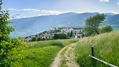 Die Wanderung zum Hatzis beginnt in Lajen