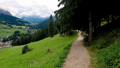 Familienfreundlich und nahezu eben: der Weg zum Sompuntsee