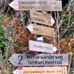 Von der Höfestraße zweigt der Wanderweg Nr. 29B ab