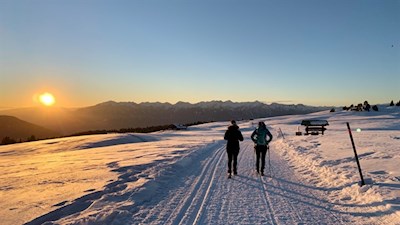Im warmen Licht der untergehenden Wintersonne zurück nach Herol
