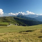 Bereits während des Anstiegs auf den Campill öffnen sich schöne Ausblicke