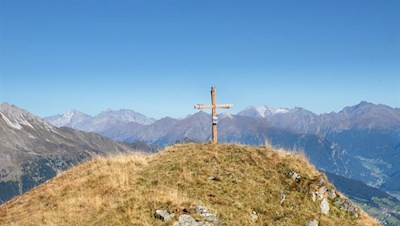 Das neue Gipfelkreuz der Einachtspitze