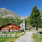 Die Göge Alm mit dem Schaflahnernock im Hintergrund