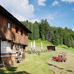 Ramitzler-Schwaige-am-Fuße-der-Raschötz