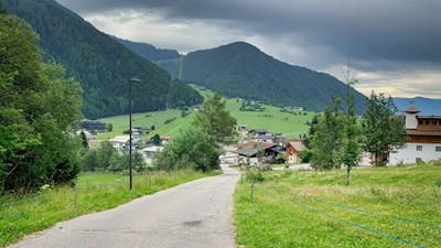 Von Vals folgt man zunächst der Straße Richtung Valler Jöchl