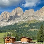 Lungo il percorso si aprono viste da sogno sul Catinaccio.