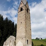 Glockenturm der Kirche zum heiligen Genesius