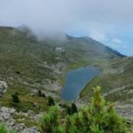 Der Radlsee und die gleichnamige Schutzhütte aus der Vogelperspektive