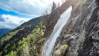 Auf der Aussichtskanzel kommt man dem Partschinser Wasserfall ganz nah