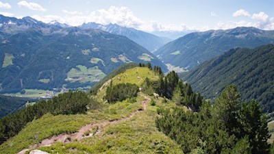 Rückwärtsgewandter Blick auf den Aufstiegsweg