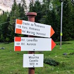 Kurz vor der Mautstelle zweigt der Weg zur Auronzohütte ab