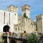 The only access to the old town still leads through an archway of the Scaliger Castle