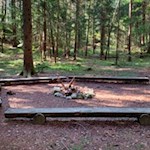 Rastplatz samt Grillstelle am Rundweg Bergl